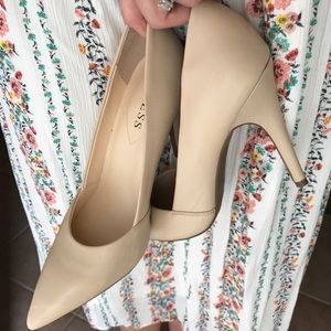 *sold* Guess nude pumps